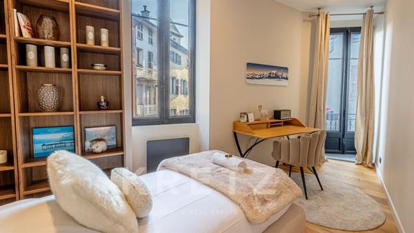 CHAMBÉRY – CENTRE HISTORIQUE / RUE PIÉTONNE