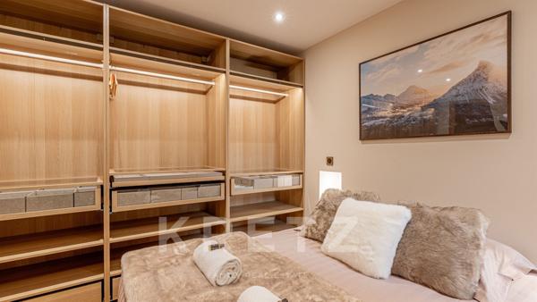 CHAMBÉRY – CENTRE HISTORIQUE / RUE PIÉTONNE