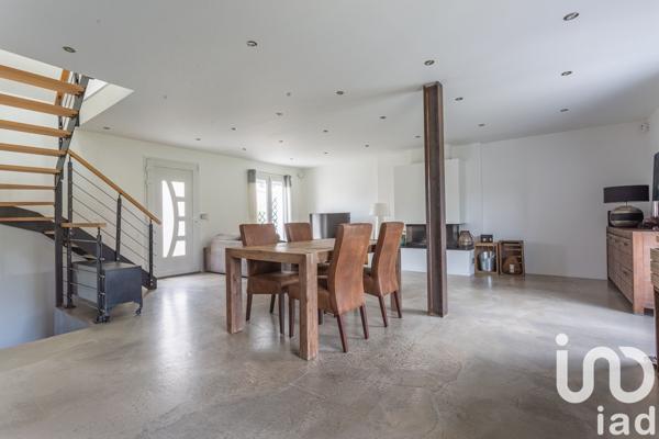 Maison traditionnelle 5 pièces de 115 m² à Viry-Châtillon (91170)