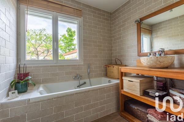 Maison traditionnelle 5 pièces de 115 m² à Viry-Châtillon (91170)