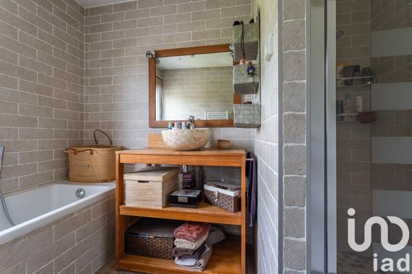 Maison traditionnelle 5 pièces de 115 m² à Viry-Châtillon (91170)