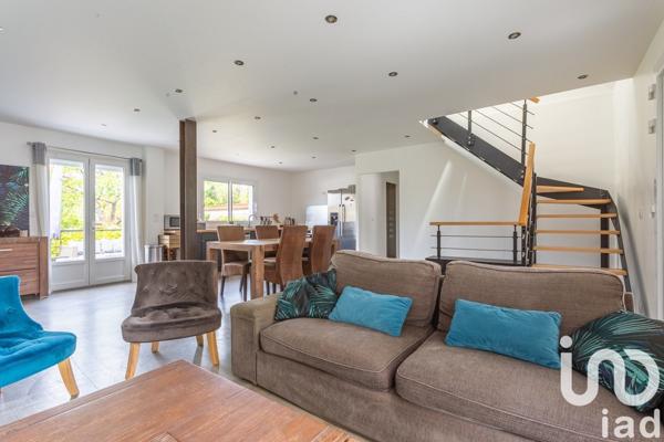 Maison traditionnelle 5 pièces de 115 m² à Viry-Châtillon (91170)