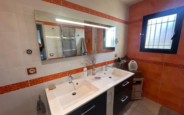 Maison à vendre    5 pièces •  Lablachère