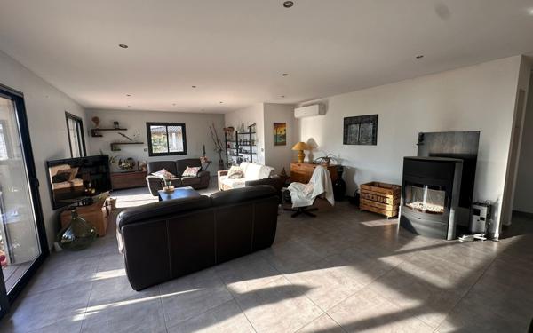 Maison à vendre    5 pièces •  Lablachère