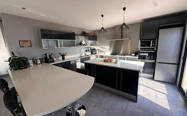 Maison à vendre    5 pièces •  Lablachère