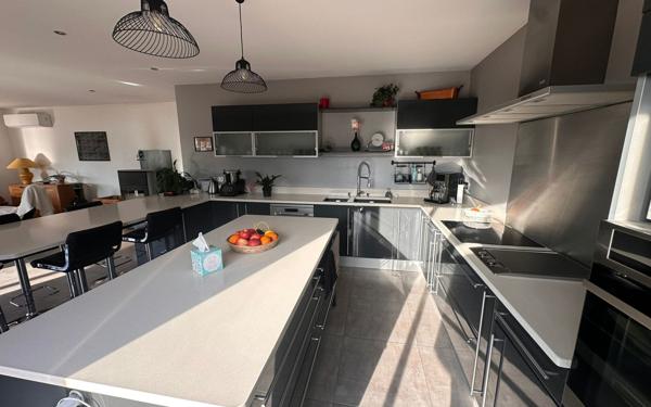 Maison à vendre    5 pièces •  Lablachère