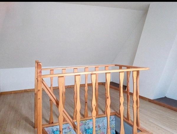 Maison de ville 2 chambres + bureau, cour et dépendance