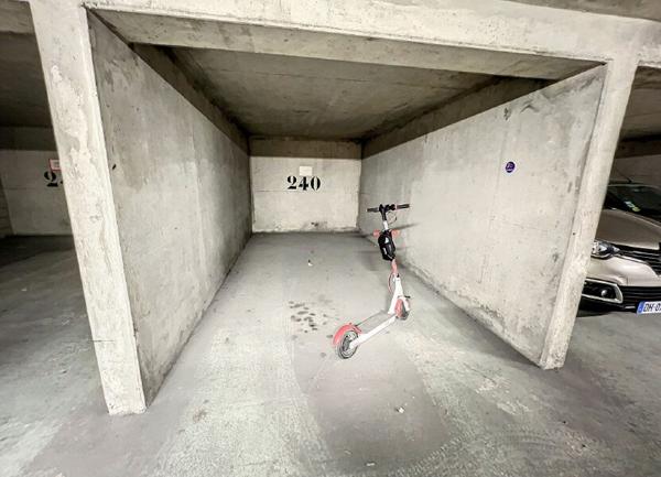 Stationnement à louer    12 m2 Orléans