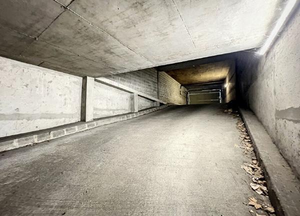 Stationnement à louer    12 m2 Orléans