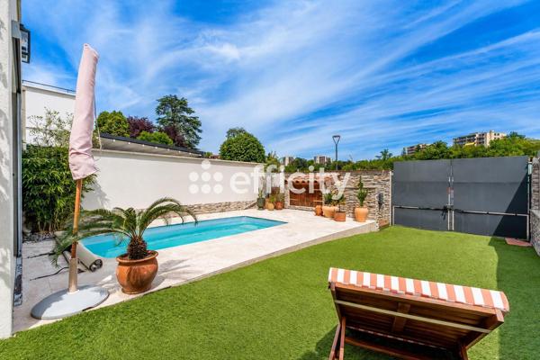 Maison
         4 pièces
        - 112 m² Bien prestige 599 000 € *