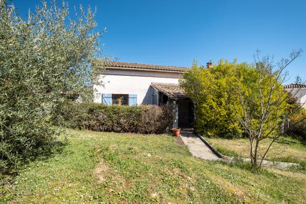Maison familiale sur un joli terrain arboré
