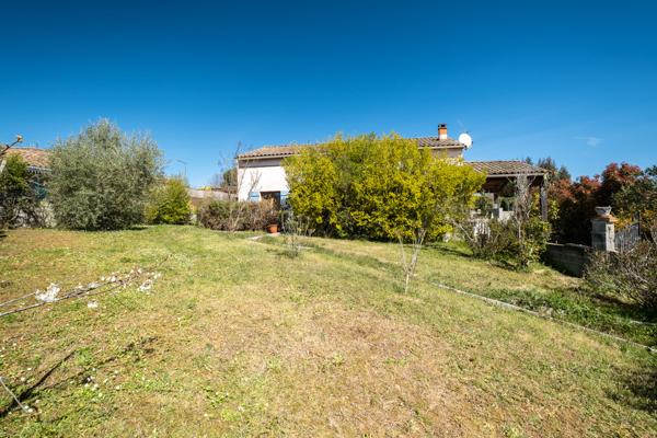 Maison familiale sur un joli terrain arboré
