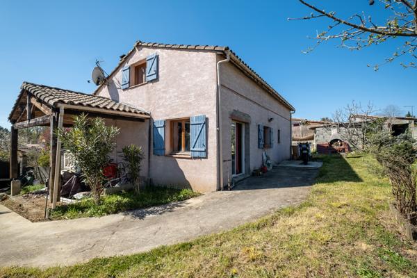 Maison familiale sur un joli terrain arboré