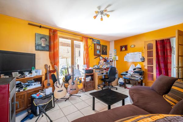 Maison familiale sur un joli terrain arboré