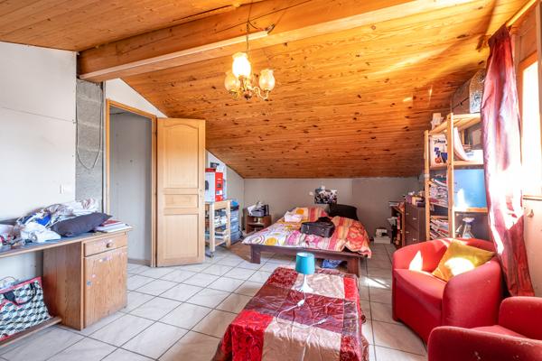 Maison familiale sur un joli terrain arboré