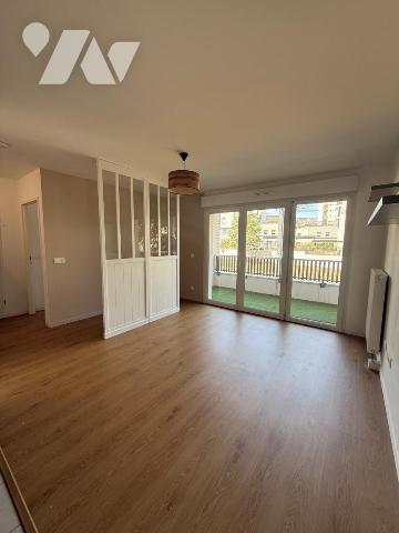 ANGERS HAUTS DE ST AUBIN APPARTEMENT DE TYPE 2 AVEC BALCON