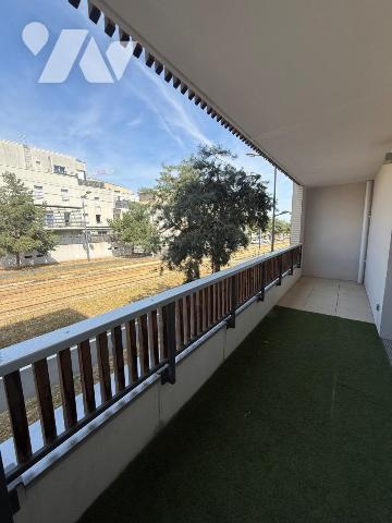 ANGERS HAUTS DE ST AUBIN APPARTEMENT DE TYPE 2 AVEC BALCON