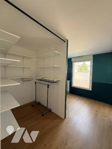 ANGERS HAUTS DE ST AUBIN APPARTEMENT DE TYPE 2 AVEC BALCON