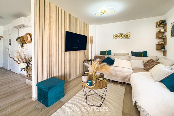 Maison contemporaine avec piscine et jardin paysager