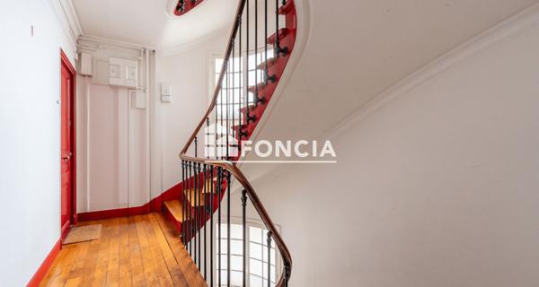 À vendre Studio 55.59 m² - Paris 75018