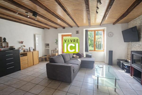 Maison de pierre - pas de travaux - 2 chambres - beau jardin de 815m²