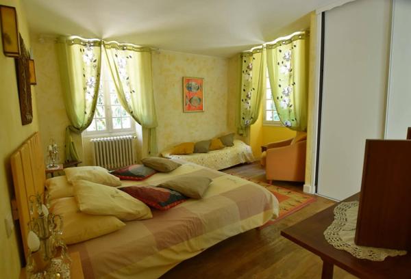 Propriété 10 pièces, 5 chambres, piscine, 1.9 hectare