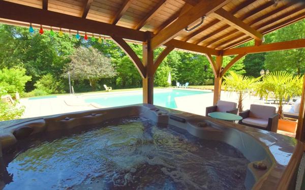 Propriété 10 pièces, 5 chambres, piscine, 1.9 hectare