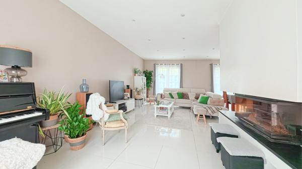 Maison
         8 pièces
        - 189 m² Bien prestige
