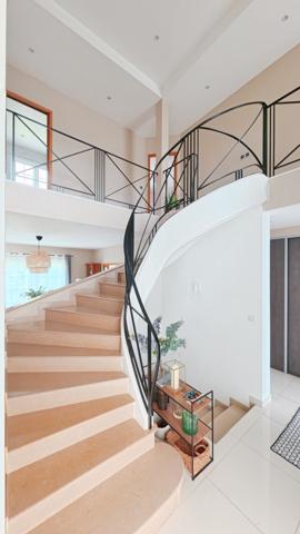 Maison
         8 pièces
        - 189 m² Bien prestige