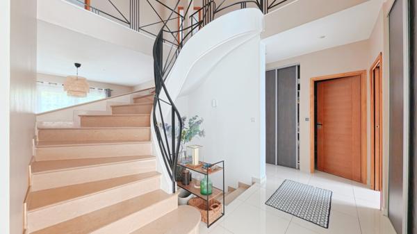 Maison
         8 pièces
        - 189 m² Bien prestige