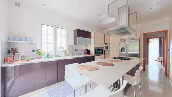 Maison
         8 pièces
        - 189 m² Bien prestige