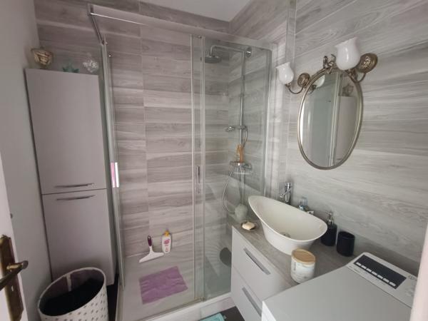 Appartement
         3 pièces
        - 63 m²