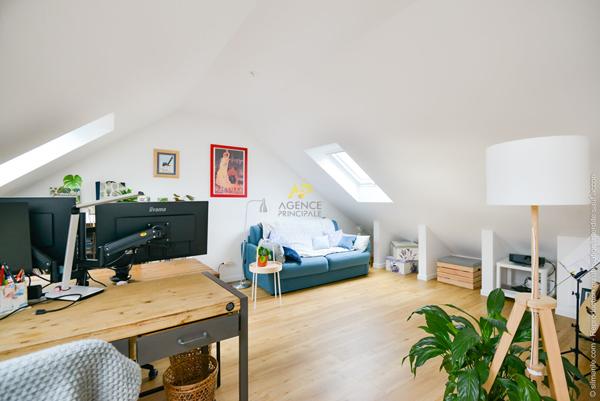 Maison 5 chambres €449 000 ** - Référence 1949