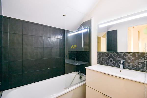 Maison 5 chambres €449 000 ** - Référence 1949