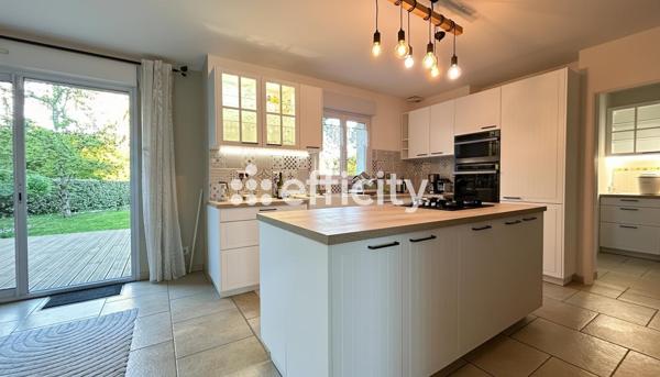 Maison
         6 pièces
        - 172 m² Bien prestige 659 000 € *