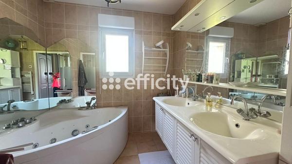 Maison
         6 pièces
        - 172 m² Bien prestige 659 000 € *