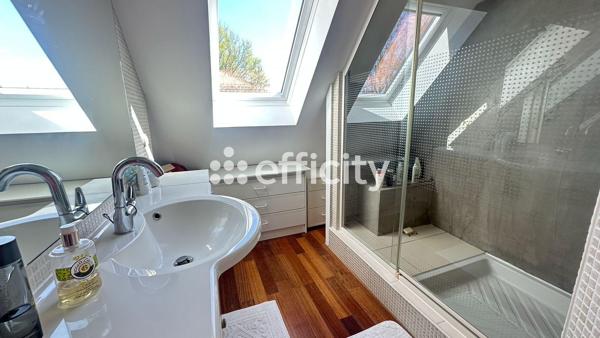 Maison
         6 pièces
        - 172 m² Bien prestige 659 000 € *