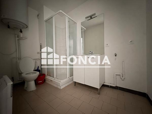 Location Studio meublé 31.25 m² - 16 RUE GRETRY Nimes 30000