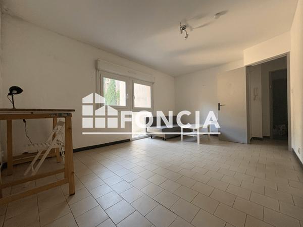 Location Studio meublé 31.25 m² - 16 RUE GRETRY Nimes 30000