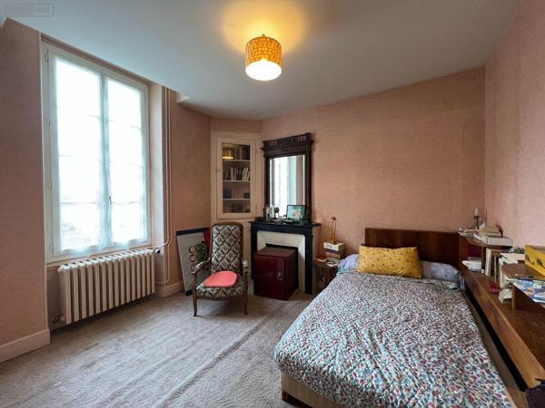 Maison de ville à vendre à La Châtre dans l'Indre (36400), ref : JA/806