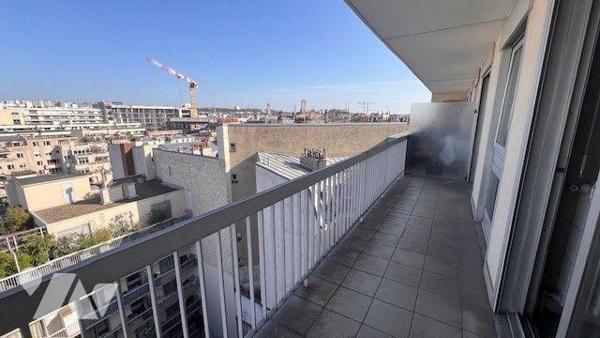 Au coeur du 11 arrondissement de Paris, au 57 avenue de la République, découvrez ce charmant 2 ...