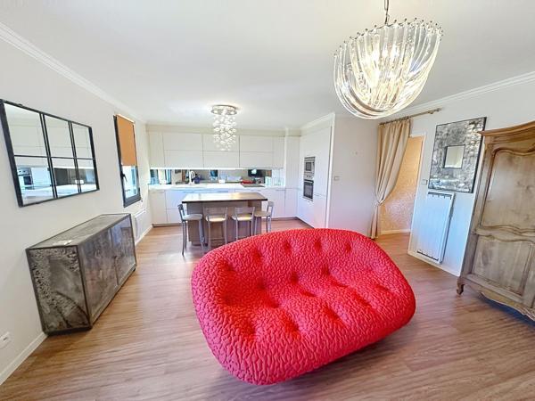 Bel appartement T2 (vendu meublé) dans une résidence calme avec ascenseur.