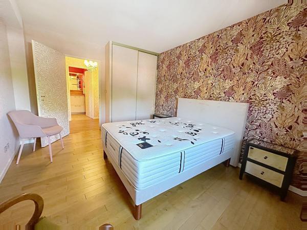 Bel appartement T2 (vendu meublé) dans une résidence calme avec ascenseur.