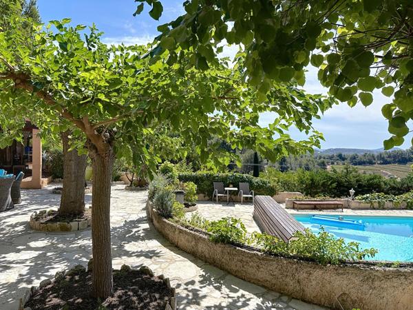 A vendre : Propriété 7 pièces avec piscine, véranda et jardin arboré – Fort potentiel - Bandol