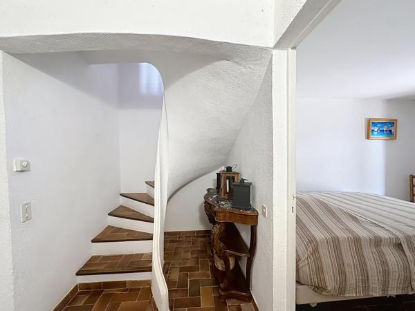 A vendre : Propriété 7 pièces avec piscine, véranda et jardin arboré – Fort potentiel - Bandol