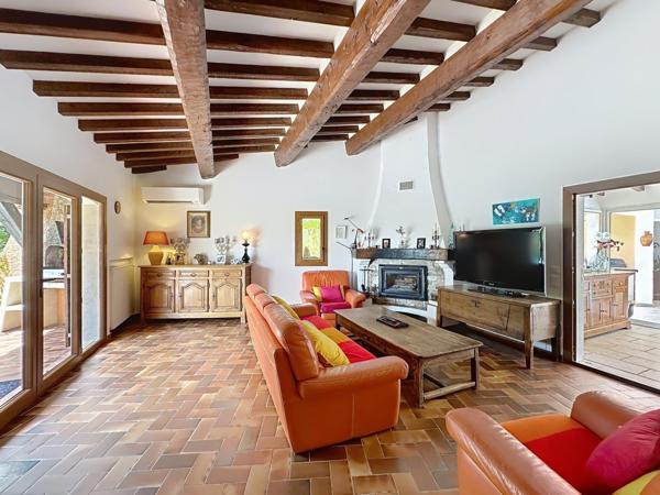 A vendre : Propriété 7 pièces avec piscine, véranda et jardin arboré – Fort potentiel - Bandol