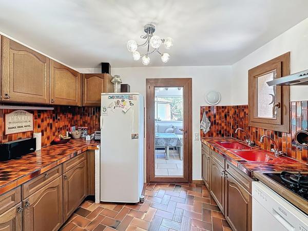 A vendre : Propriété 7 pièces avec piscine, véranda et jardin arboré – Fort potentiel - Bandol