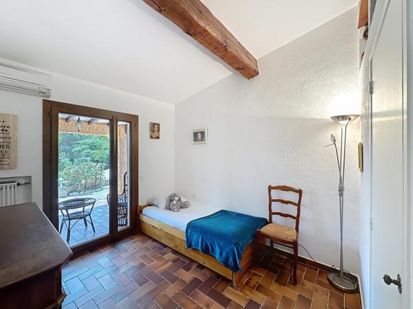 A vendre : Propriété 7 pièces avec piscine, véranda et jardin arboré – Fort potentiel - Bandol