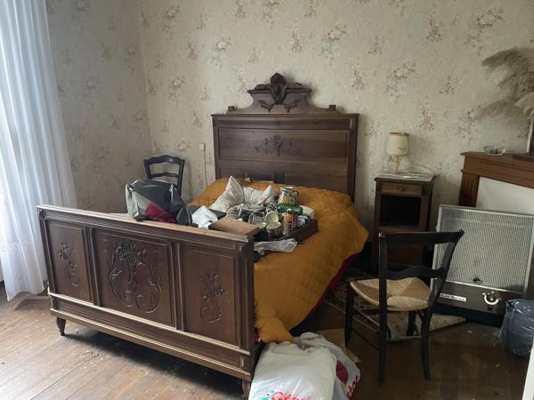 Maison en pierre sur grand terrain