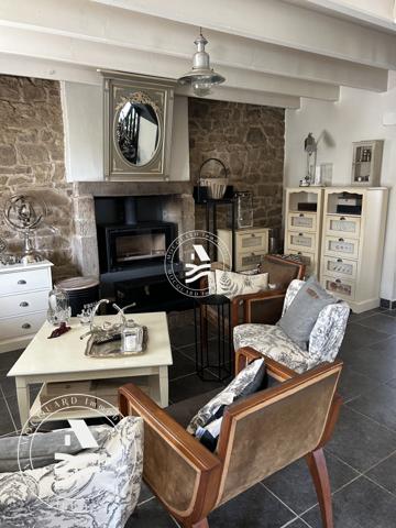 Maison en pierres avec dépendance